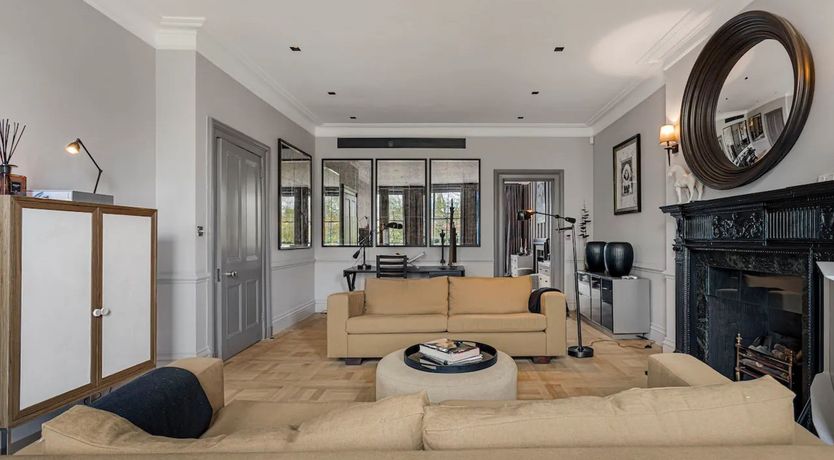 Photo of Knightsbridge Reverie