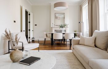 Knightsbridge Square Holiday Home