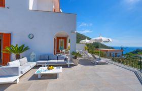 Photo of sorrento-hillside-retreat