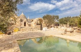 Photo of charming-stone