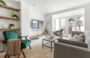 Vivid Allure Holiday Home