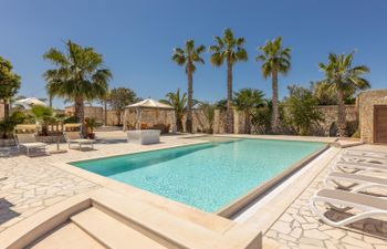 Sunlit Stone Holiday Home