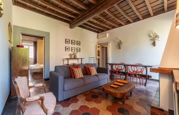 Elegant Shadow Holiday Home