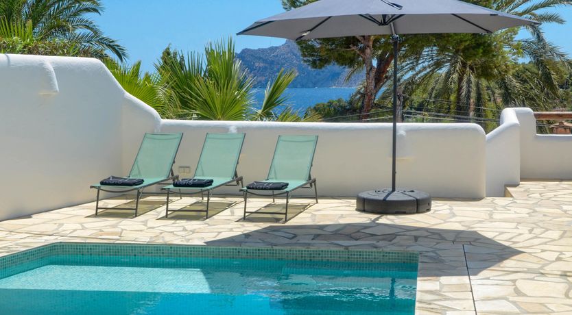 Photo of Palms & Canvas