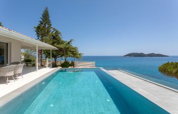 The Private Horizon Holiday Home