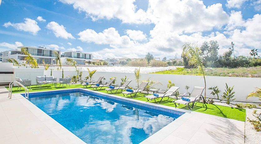 Photo of Light & White