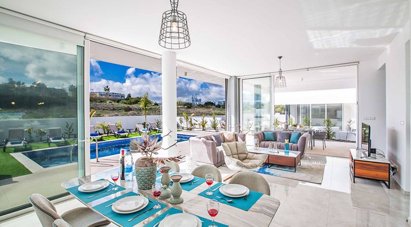 Photo of Light & White