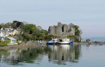 Castle Residence Holiday Home