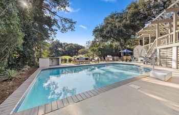 Salt Breeze Oasis Holiday Home