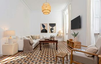 Sunlit Tile Holiday Home