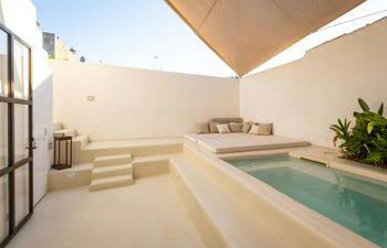Cannole Pearl Holiday Home