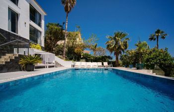 Salt & Citrus Holiday Home