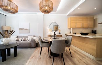 The Near Shore Holiday Home