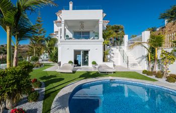 Gold Summit Holiday Home