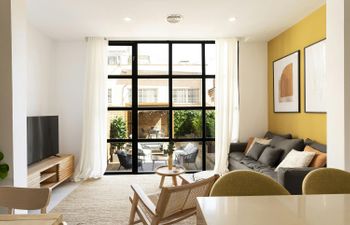 Urban Moon Holiday Home