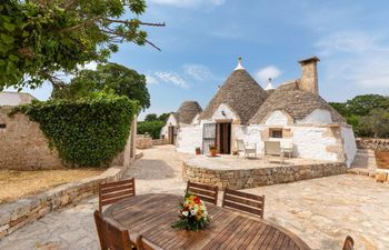 Rings of Stone Holiday Home