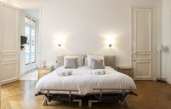 Parisian Architecture Views Holiday Home