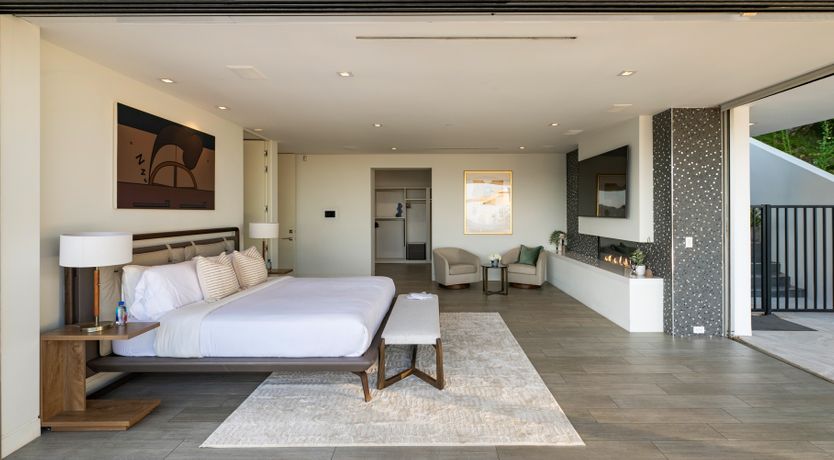 Photo of Front Row Mulholland