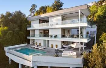 Front Row Mulholland Holiday Home