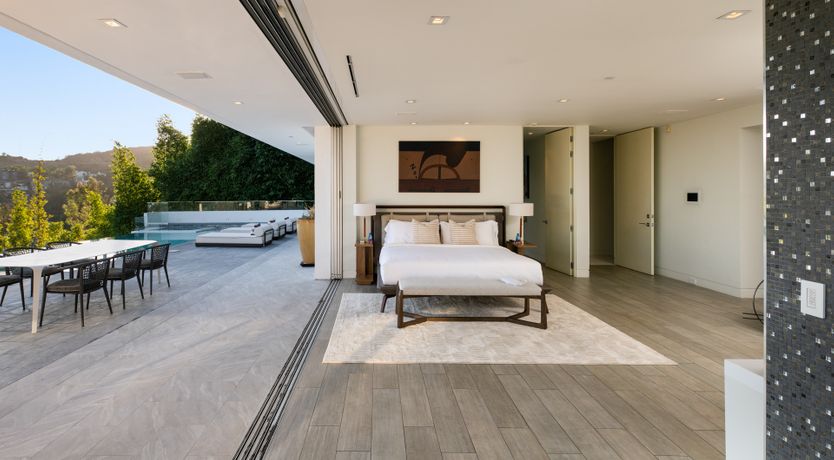 Photo of Front Row Mulholland