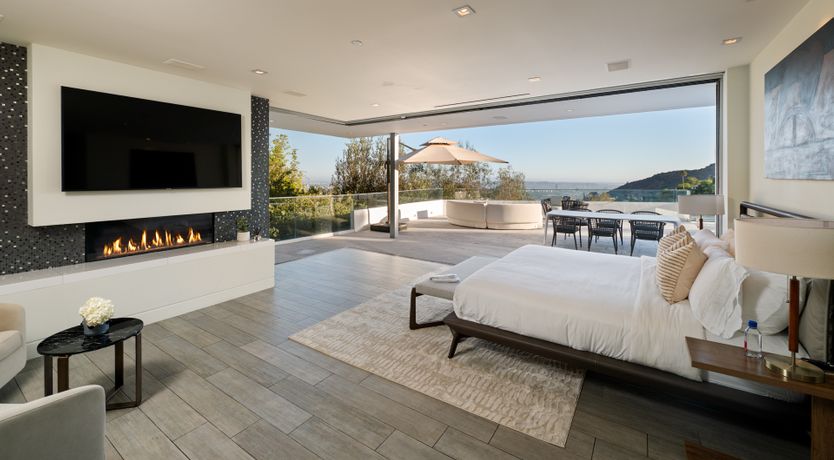 Photo of Front Row Mulholland