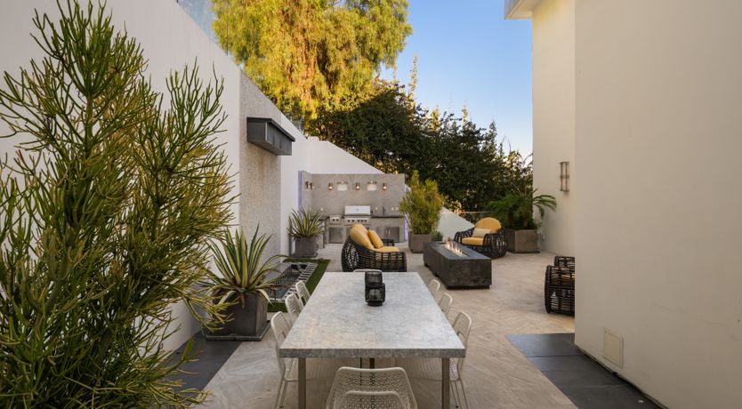 Photo of Front Row Mulholland