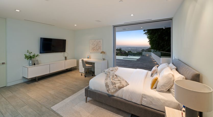 Photo of Front Row Mulholland