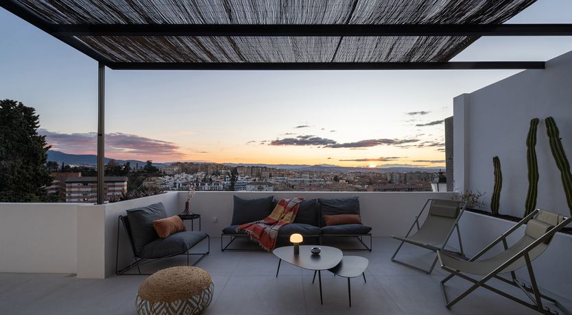 Photo of Granada Crown