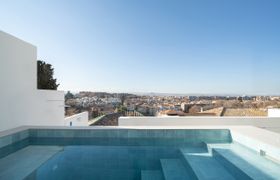 Photo of granada-crown