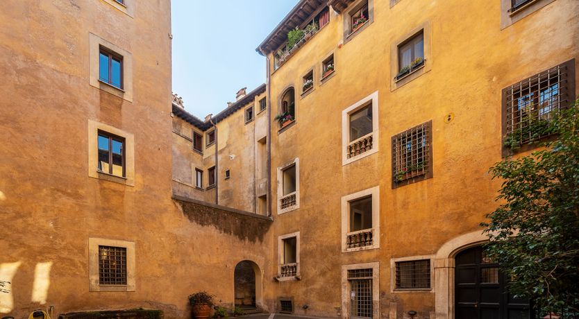 Photo of Renaissance-style Courtyard