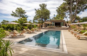 Azure Comfort Holiday Home