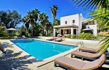 Enchanting Es Cubells Holiday Home