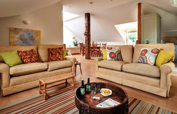 Colourful Kingham Holiday Home