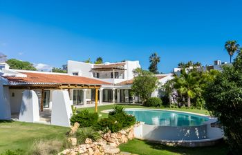 Sun Coves Holiday Home