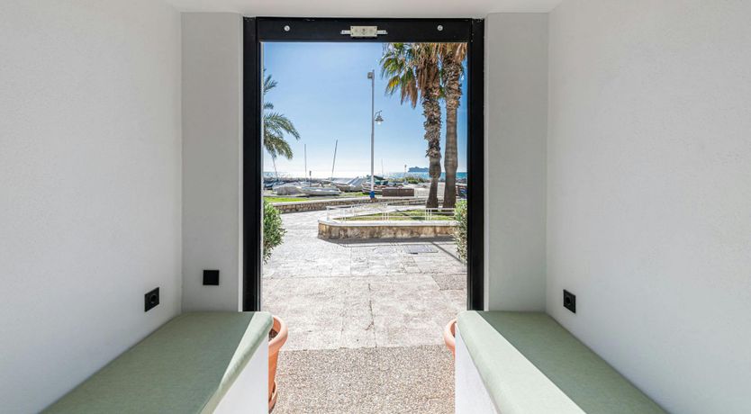 Photo of Stylish Beachfront Abode