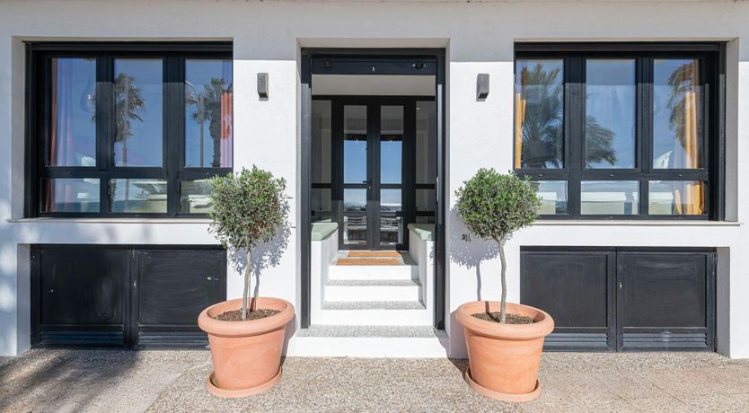 Photo of Stylish Beachfront Abode