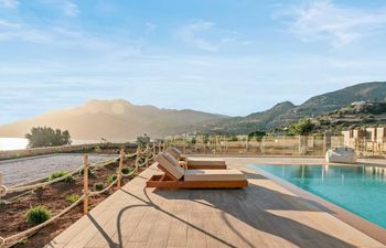 Tranquil Sea Light Holiday Home