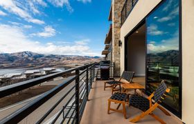 Photo of ridgeline-vista