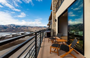 Ridgeline Vista Holiday Home