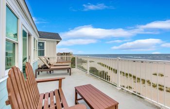 Serene Ocean View Holiday Home