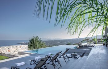 Infinite Views Holiday Home