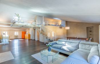 Panoramic Piazza Vista Holiday Home
