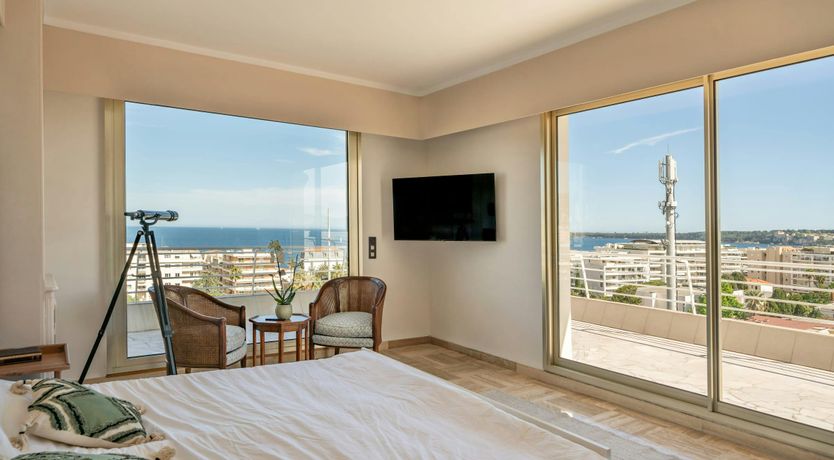 Photo of Bay of Cannes Vistas