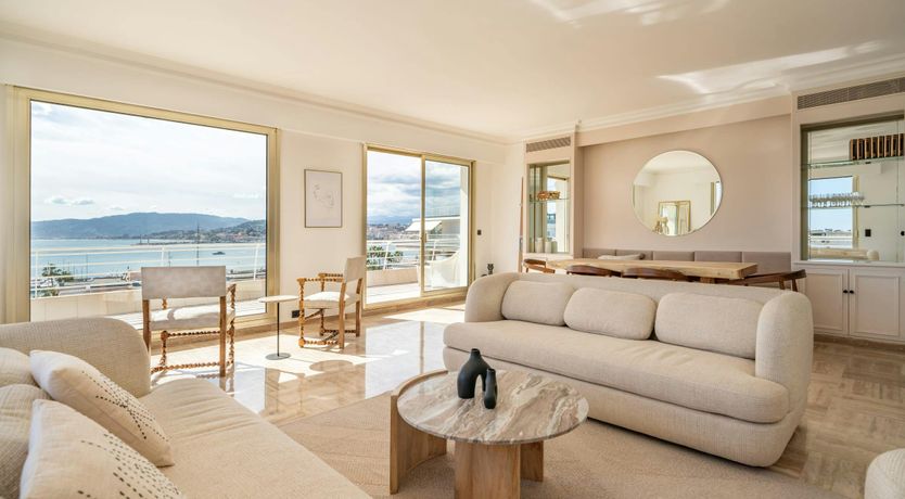 Photo of Bay of Cannes Vistas