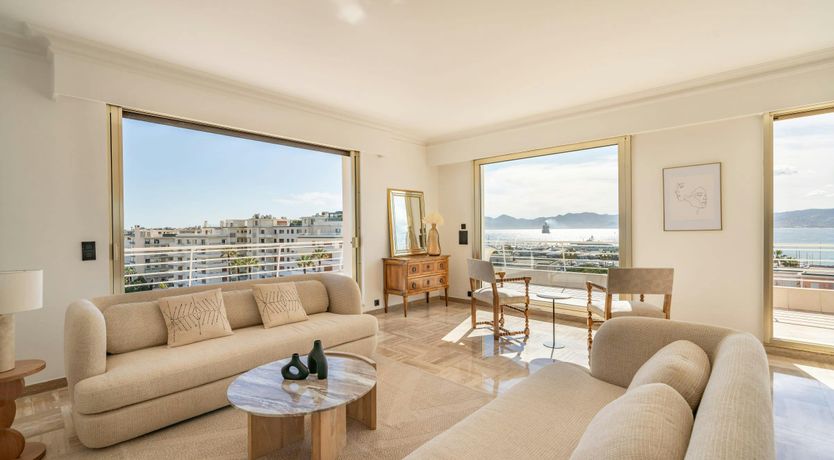 Photo of Bay of Cannes Vistas