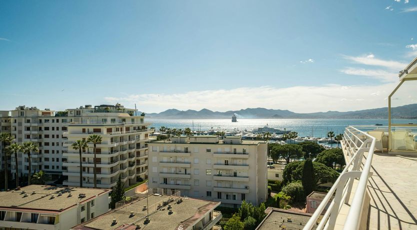 Photo of Bay of Cannes Vistas