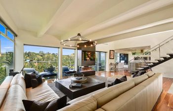 Urban Crest Holiday Home