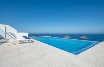 Floating In the Sunshine Holiday Home