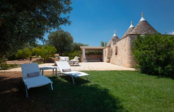 Ancient Walls & Olives Holiday Home