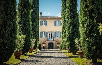 Among the Cypress Holiday Home